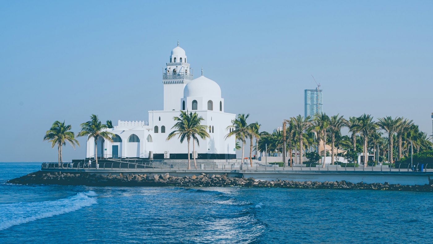 Saudi Arabia Airport Transfers 2 White mosque on the Jeddah waterfront by the Red Sea